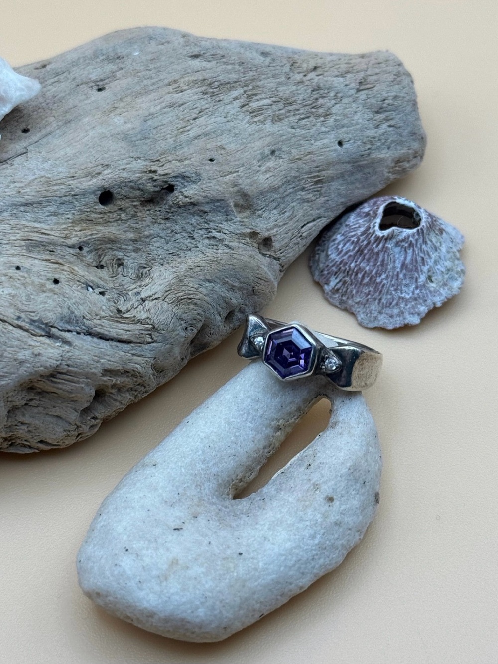 Hexagon Violet Prism• Sterling Silver Amethyst Ring (Size 6)